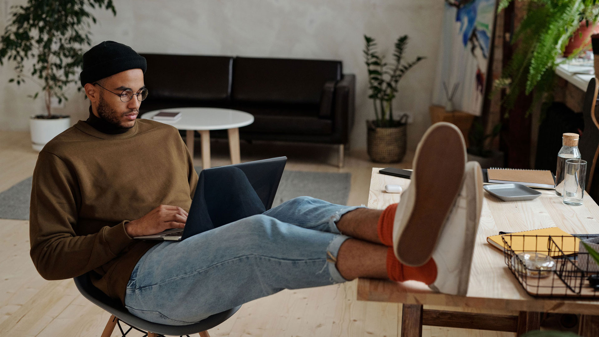 A simple side-by-side comparison of five time tracking and invoicing tools for freelancers